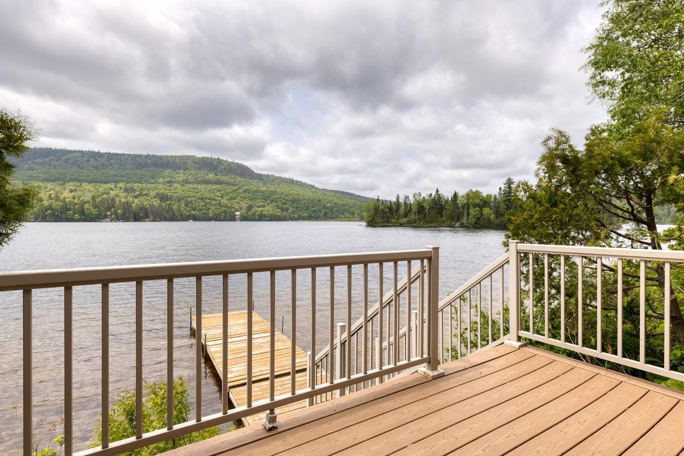 Waterfront - 471 Ch. Des Pins, Saint-Zénon, QC - Outdoor