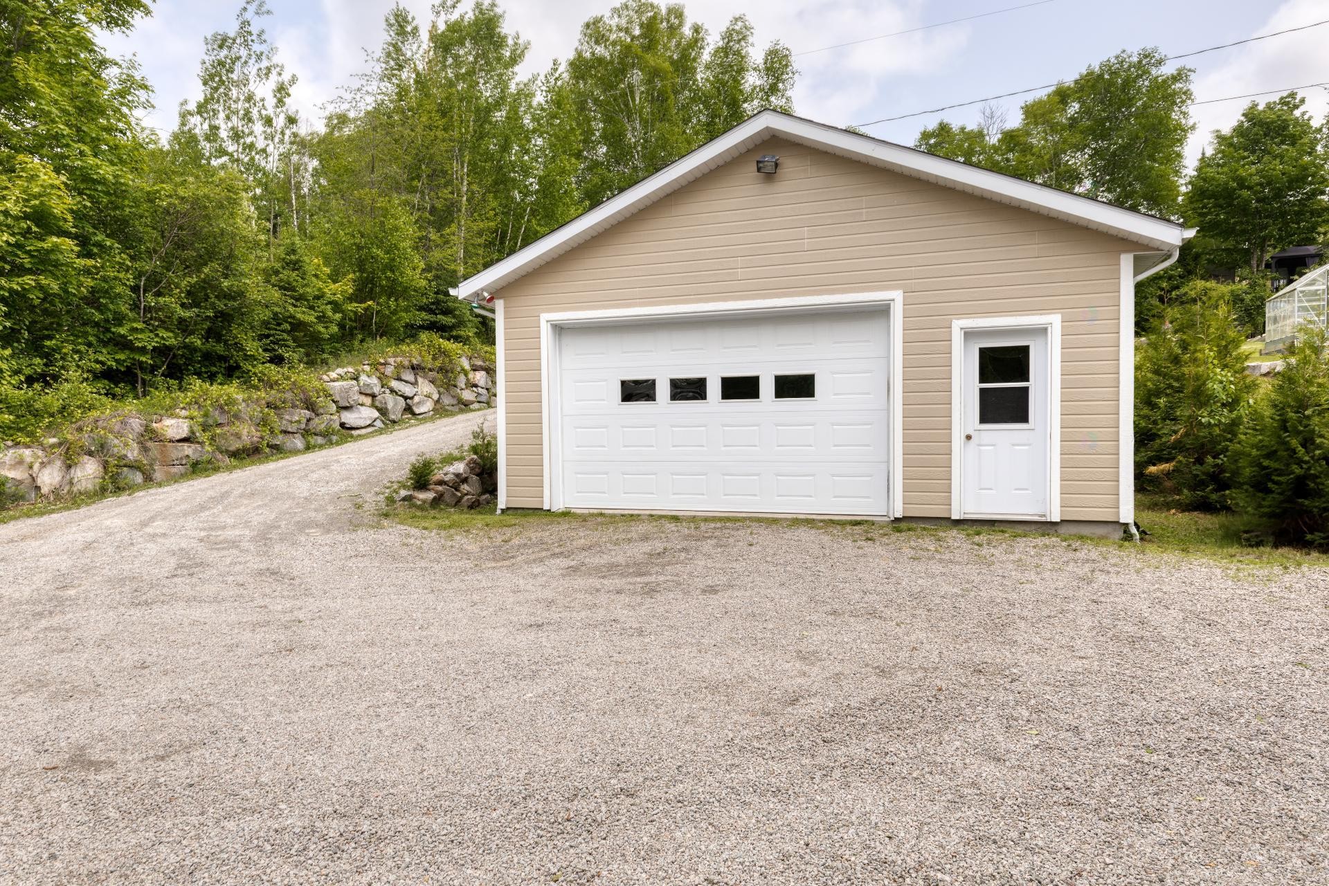 Garage - 471 Ch. Des Pins, Saint-Zénon, QC - Outdoor