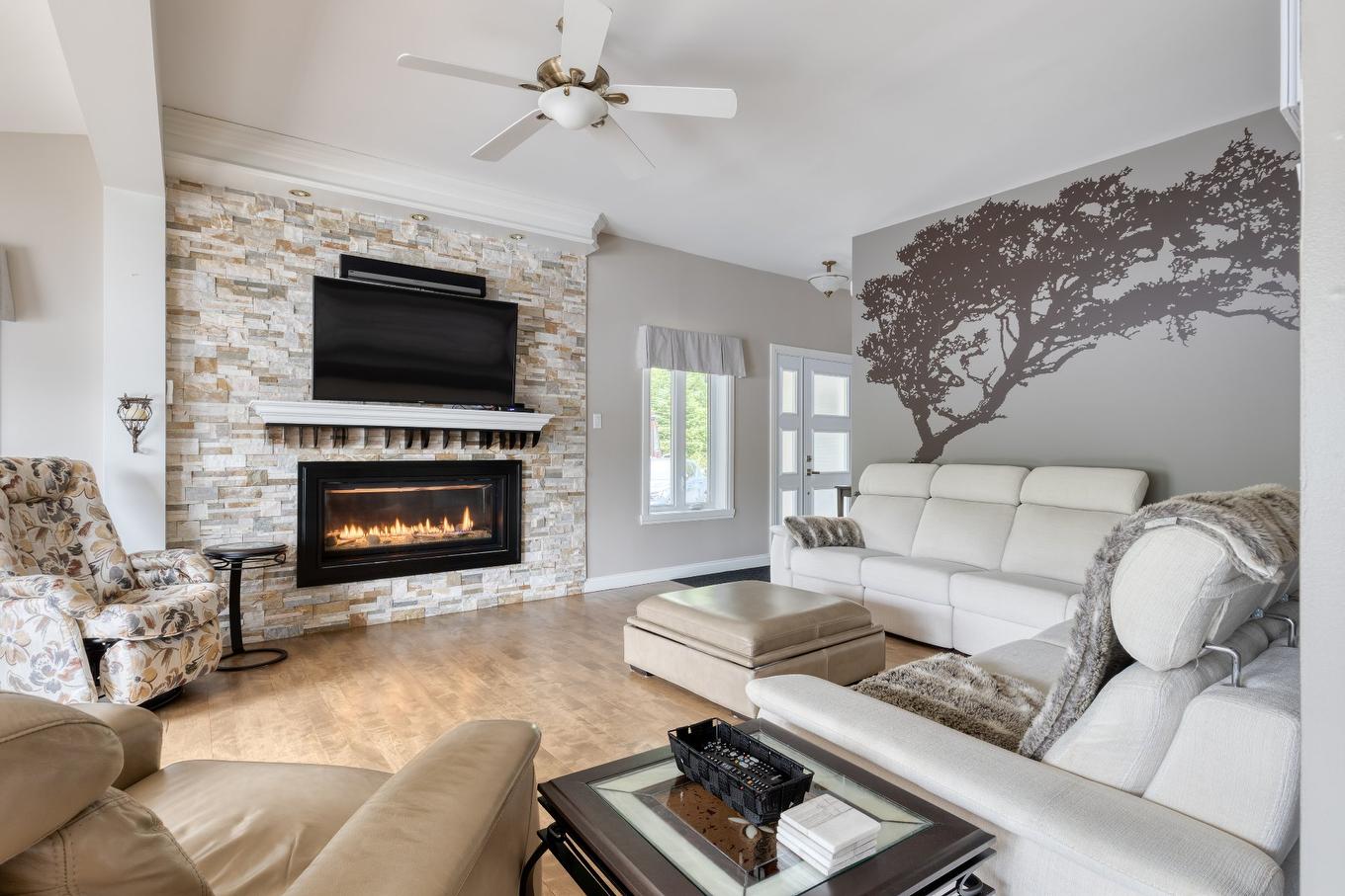 Living room - 471 Ch. Des Pins, Saint-Zénon, QC - Indoor Photo Showing Living Room With Fireplace