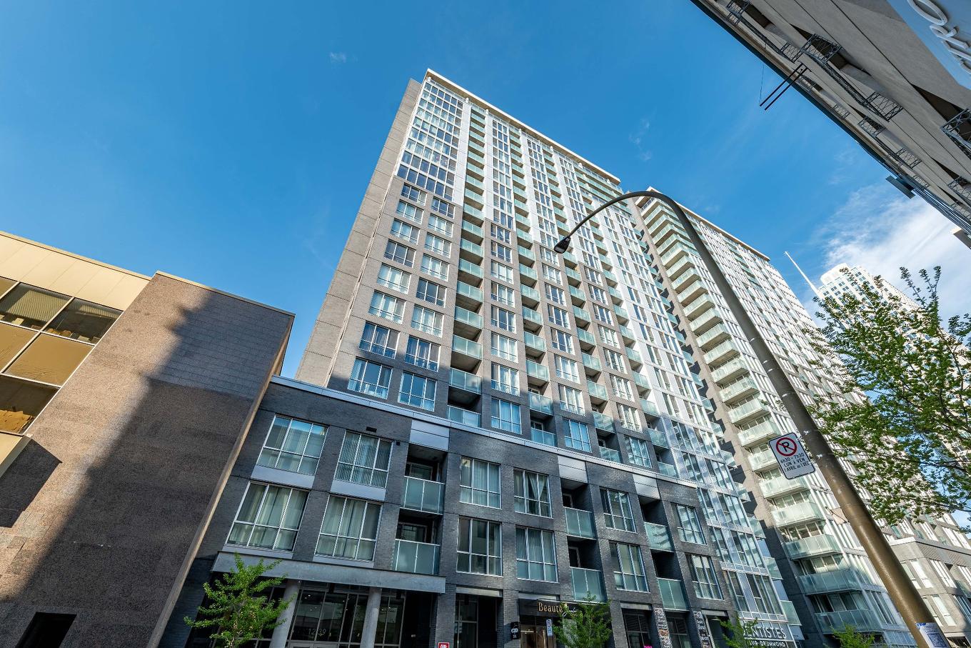 Exterior - 1907-1239 Rue Drummond, Montréal (Ville-Marie), QC - Outdoor With Facade