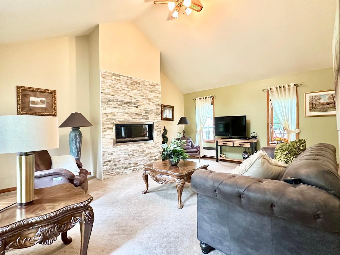 Salon - 2365 Rue Guenette, Val-David, QC - Indoor Photo Showing Living Room With Fireplace