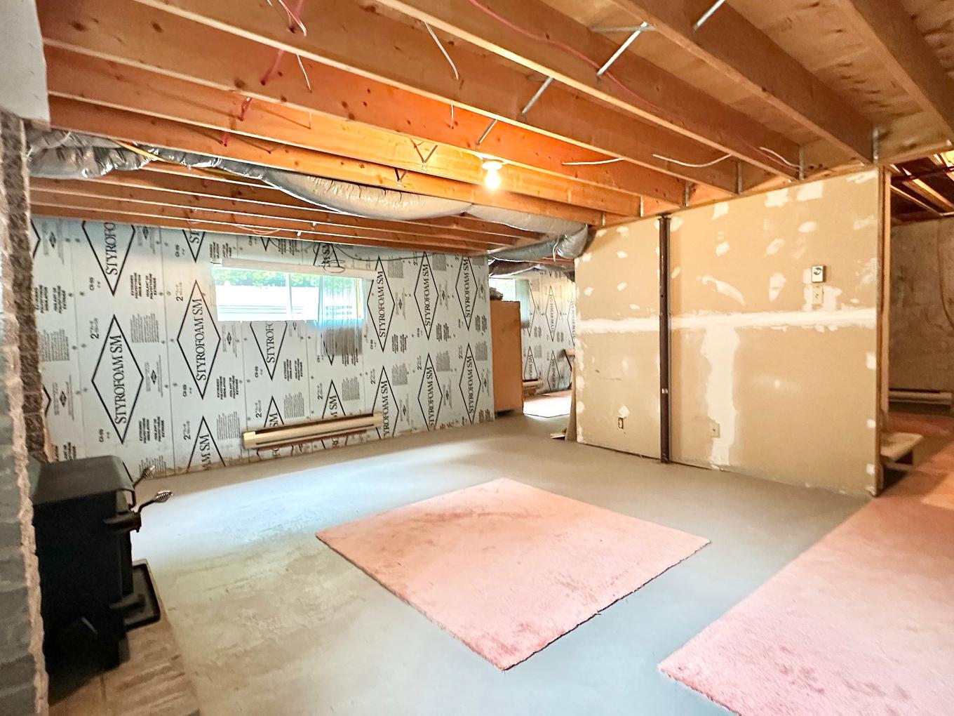 Salle familiale - 2365 Rue Guenette, Val-David, QC - Indoor Photo Showing Basement