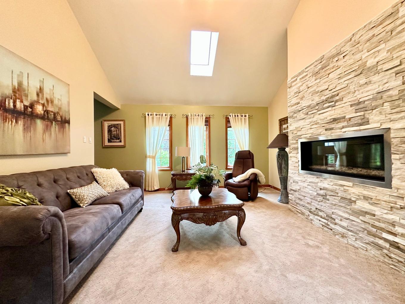 Salon - 2365 Rue Guenette, Val-David, QC - Indoor Photo Showing Living Room With Fireplace