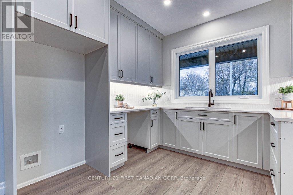 163 Elgin Avenue E, Goderich (Goderich (Town)), ON - Indoor Photo Showing Kitchen