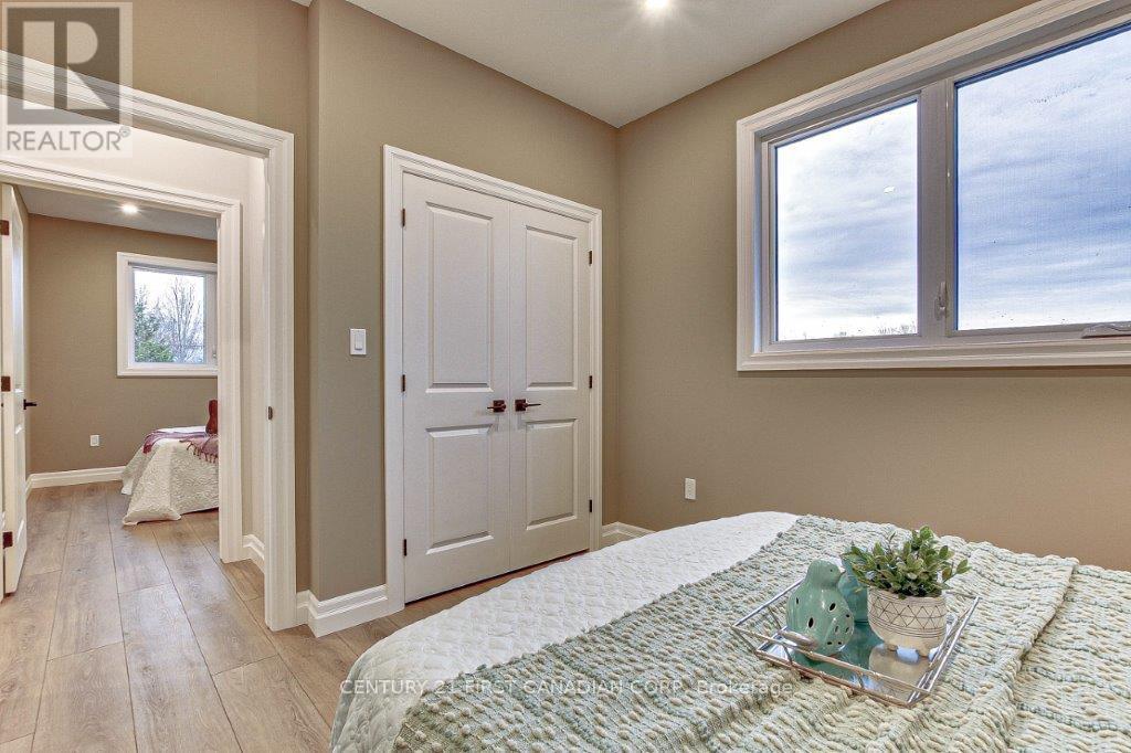 163 Elgin Avenue E, Goderich (Goderich (Town)), ON - Indoor Photo Showing Bedroom