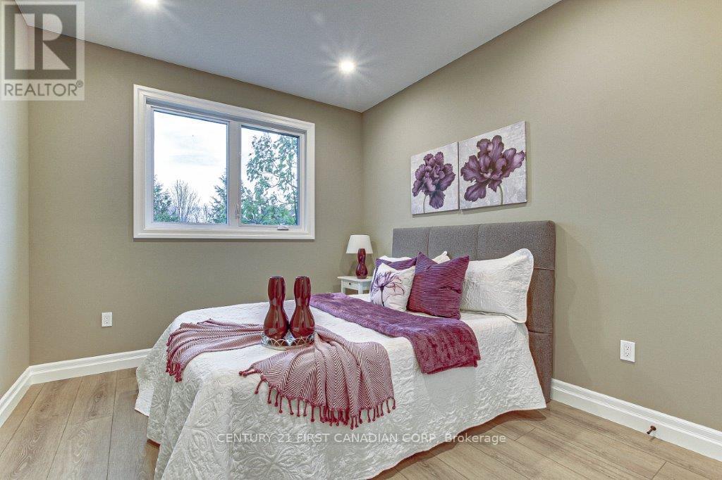 163 Elgin Avenue E, Goderich (Goderich (Town)), ON - Indoor Photo Showing Bedroom