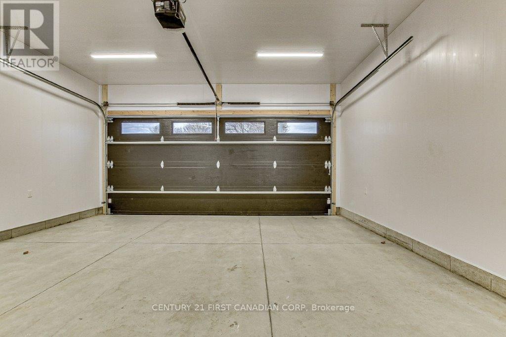 163 Elgin Avenue E, Goderich (Goderich (Town)), ON - Indoor Photo Showing Garage