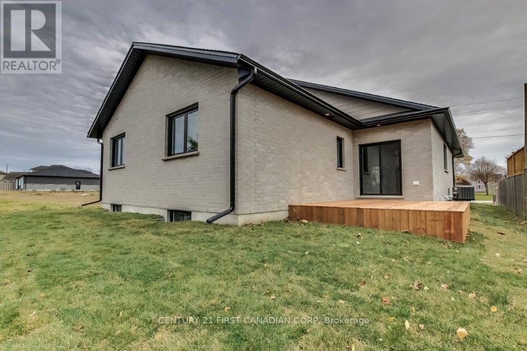 163 Elgin Avenue E, Goderich (Goderich (Town)), ON - Outdoor With Exterior