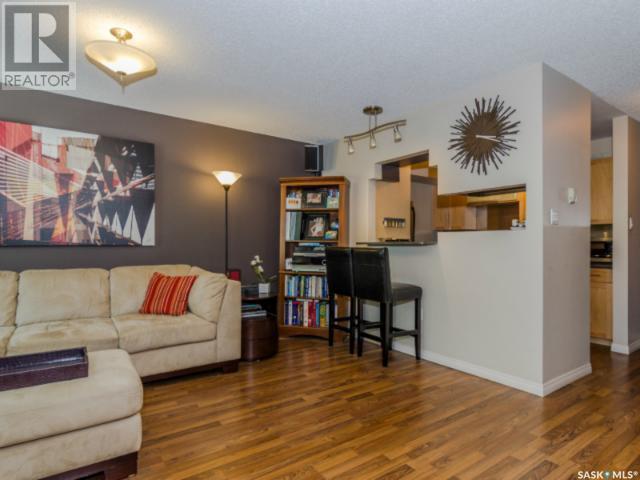 10 103 Powe Street, Saskatoon, SK - Indoor Photo Showing Living Room