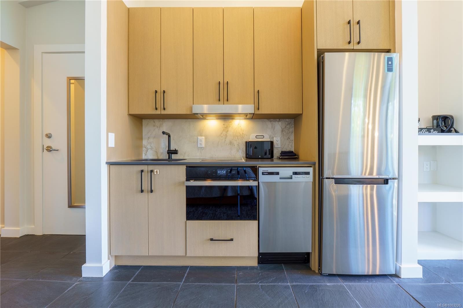 1104-596 Marine Dr, Ucluelet, BC - Indoor Photo Showing Kitchen