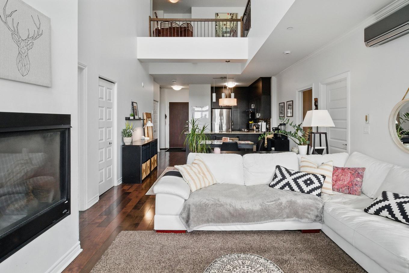 Salon - 709-1180 Ch. D'Aylmer, Gatineau (Aylmer), QC - Indoor Photo Showing Living Room With Fireplace