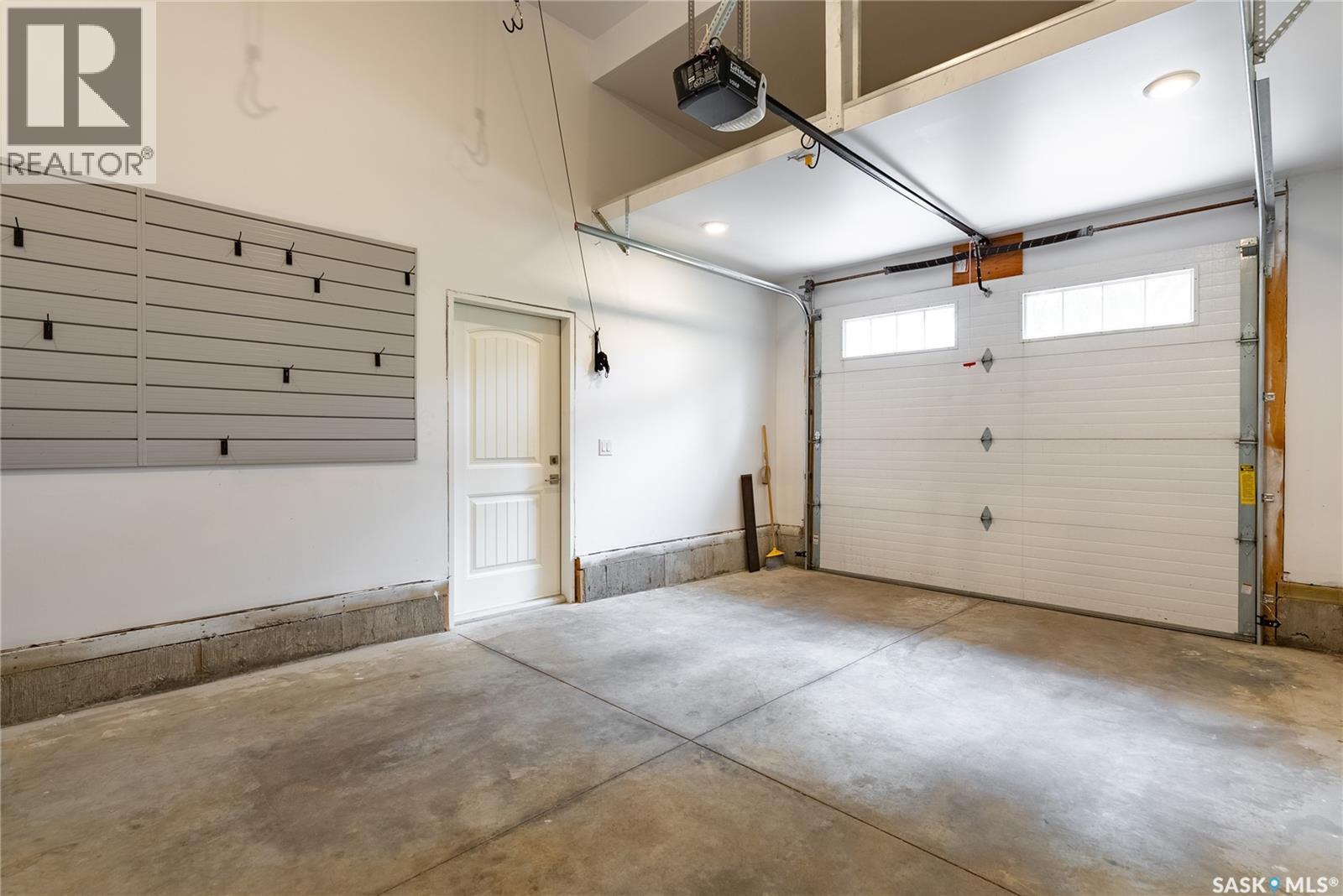 1339 Osler Street, Saskatoon, SK - Indoor Photo Showing Garage