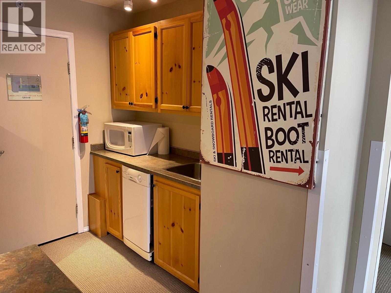 148 Silver Lode Lane Unit# 309, Silver Star, BC - Indoor Photo Showing Kitchen