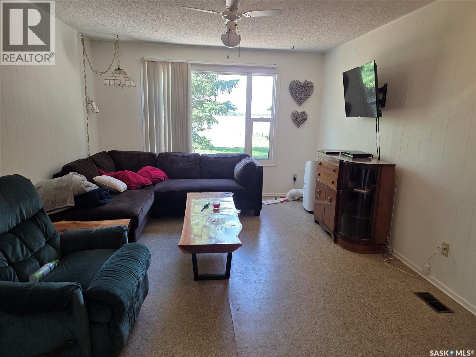 210 Ruby Drive, Coteau Rm No. 255, SK - Indoor Photo Showing Living Room