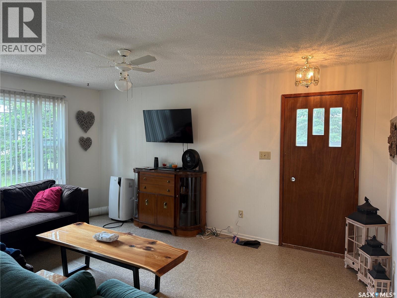 210 Ruby Drive, Coteau Rm No. 255, SK - Indoor Photo Showing Living Room