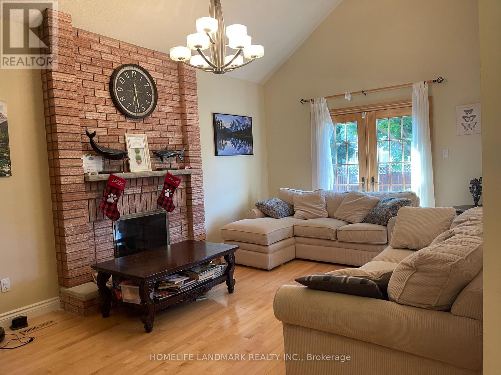 61 Mary Elizabeth Crescent, Markham, ON - Indoor Photo Showing Living Room With Fireplace