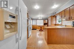 Large, bright Kitchen -