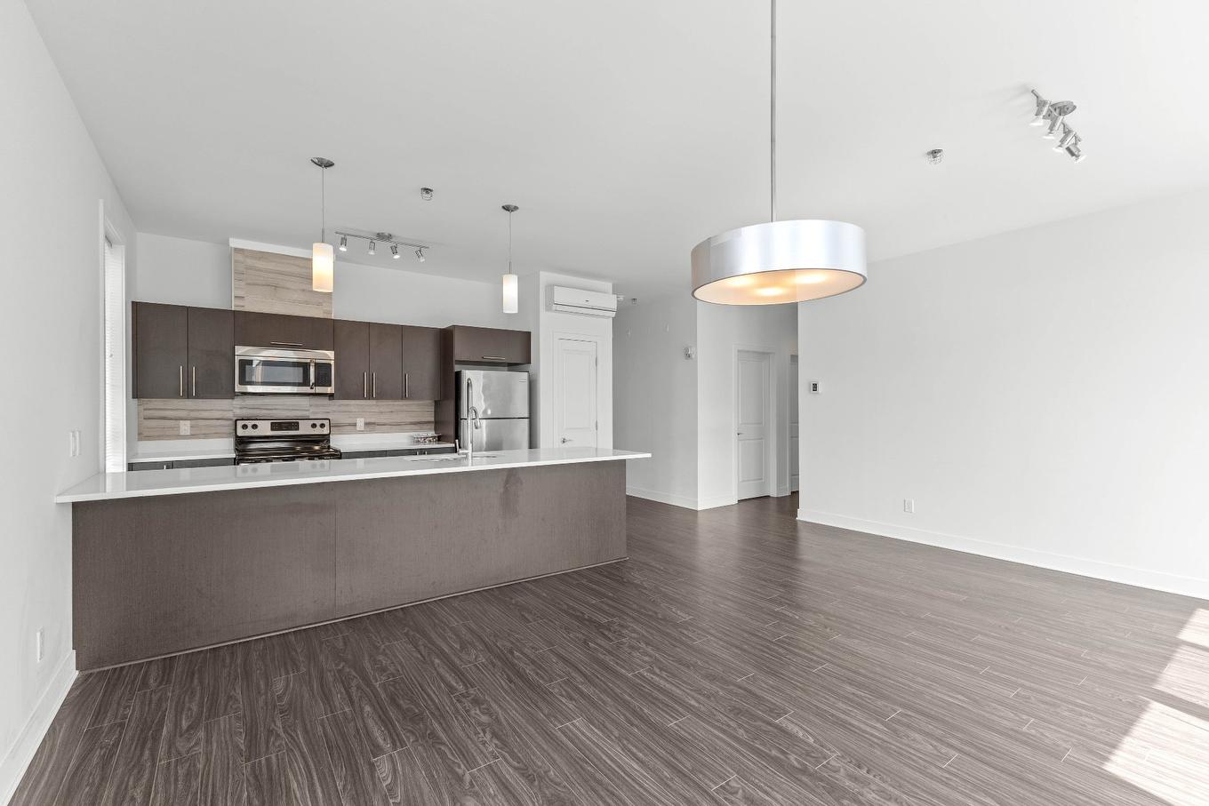Overall view - 601-1 Rue Édouard-Lalonde, Vaudreuil-Dorion, QC - Indoor Photo Showing Kitchen