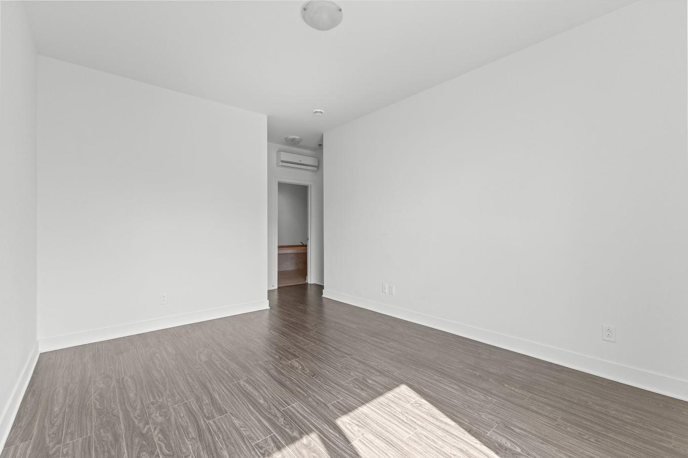 Bedroom - 601-1 Rue Édouard-Lalonde, Vaudreuil-Dorion, QC - Indoor Photo Showing Other Room