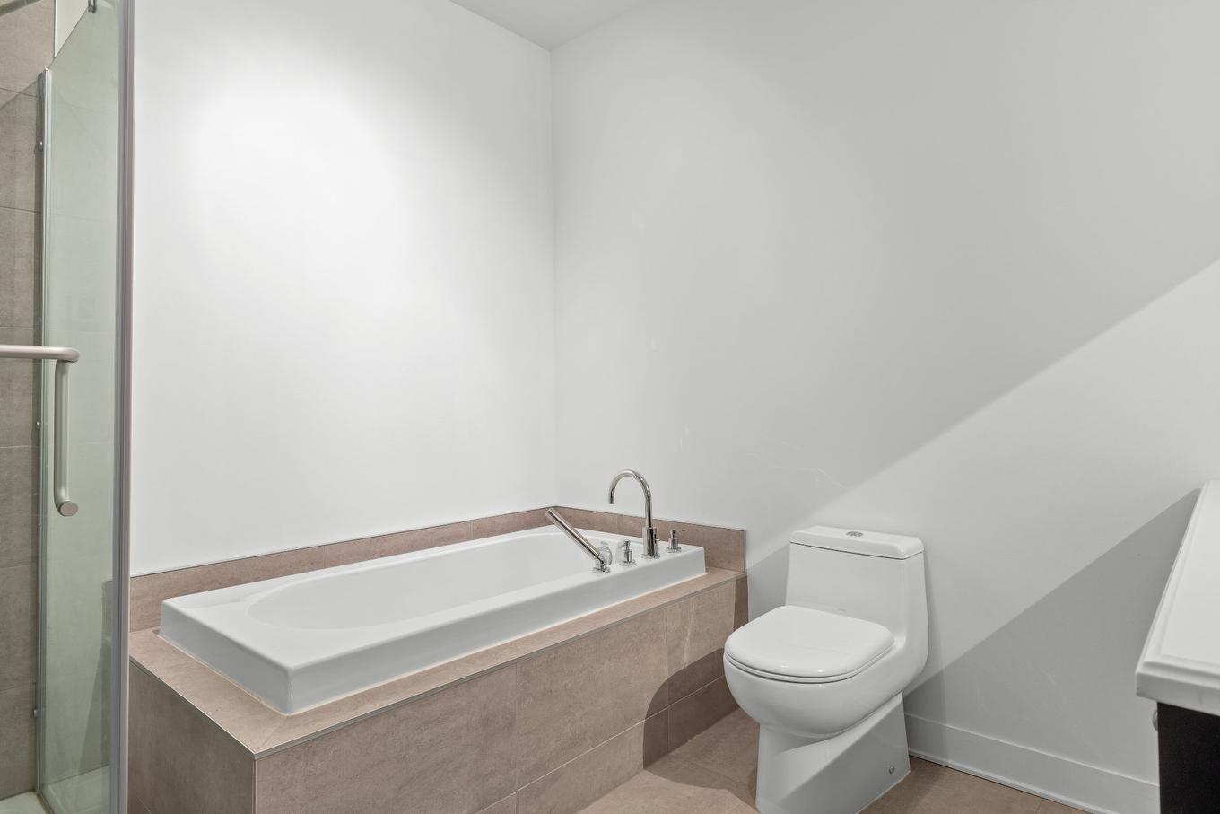 Bathroom - 601-1 Rue Édouard-Lalonde, Vaudreuil-Dorion, QC - Indoor Photo Showing Bathroom