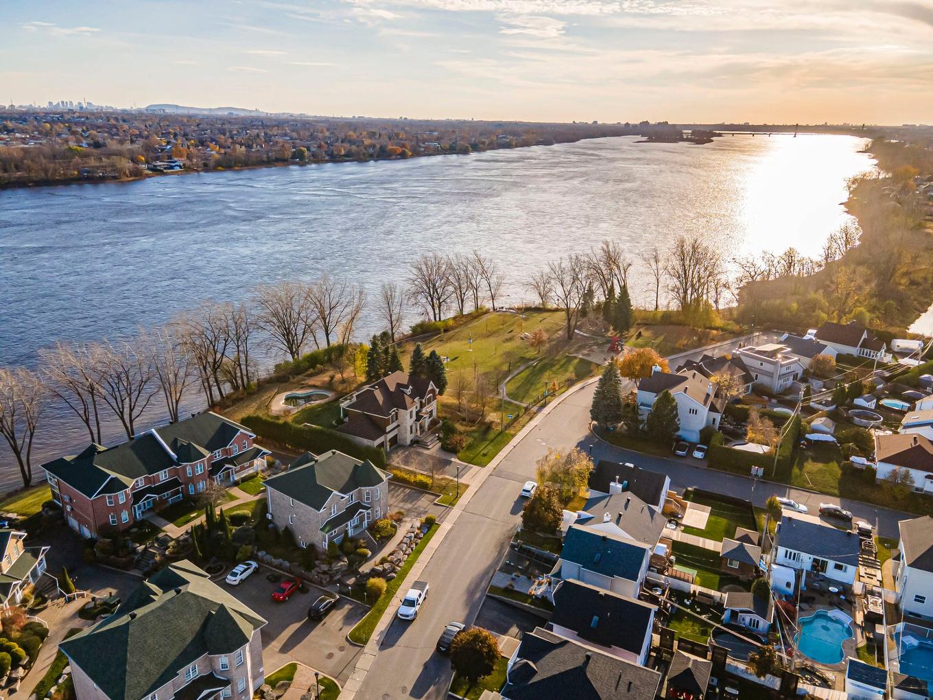 Vue d'ensemble - 371 Rue De L'Harmonie, Laval (Duvernay), QC - Outdoor With Body Of Water With View