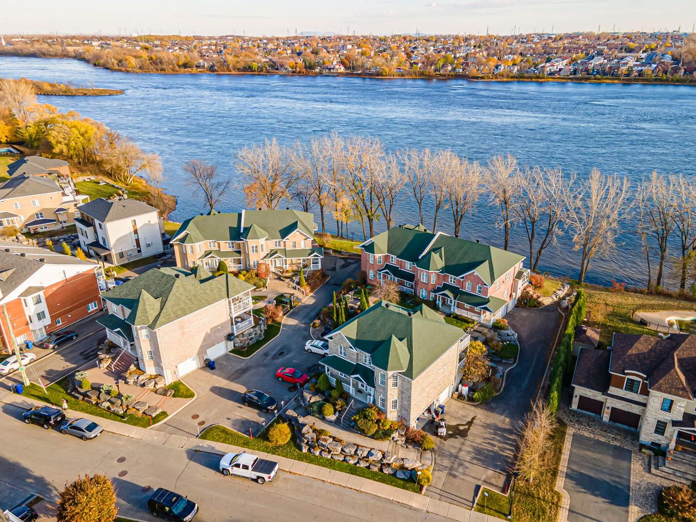 Vue d'ensemble - 371 Rue De L'Harmonie, Laval (Duvernay), QC - Outdoor With Body Of Water With View