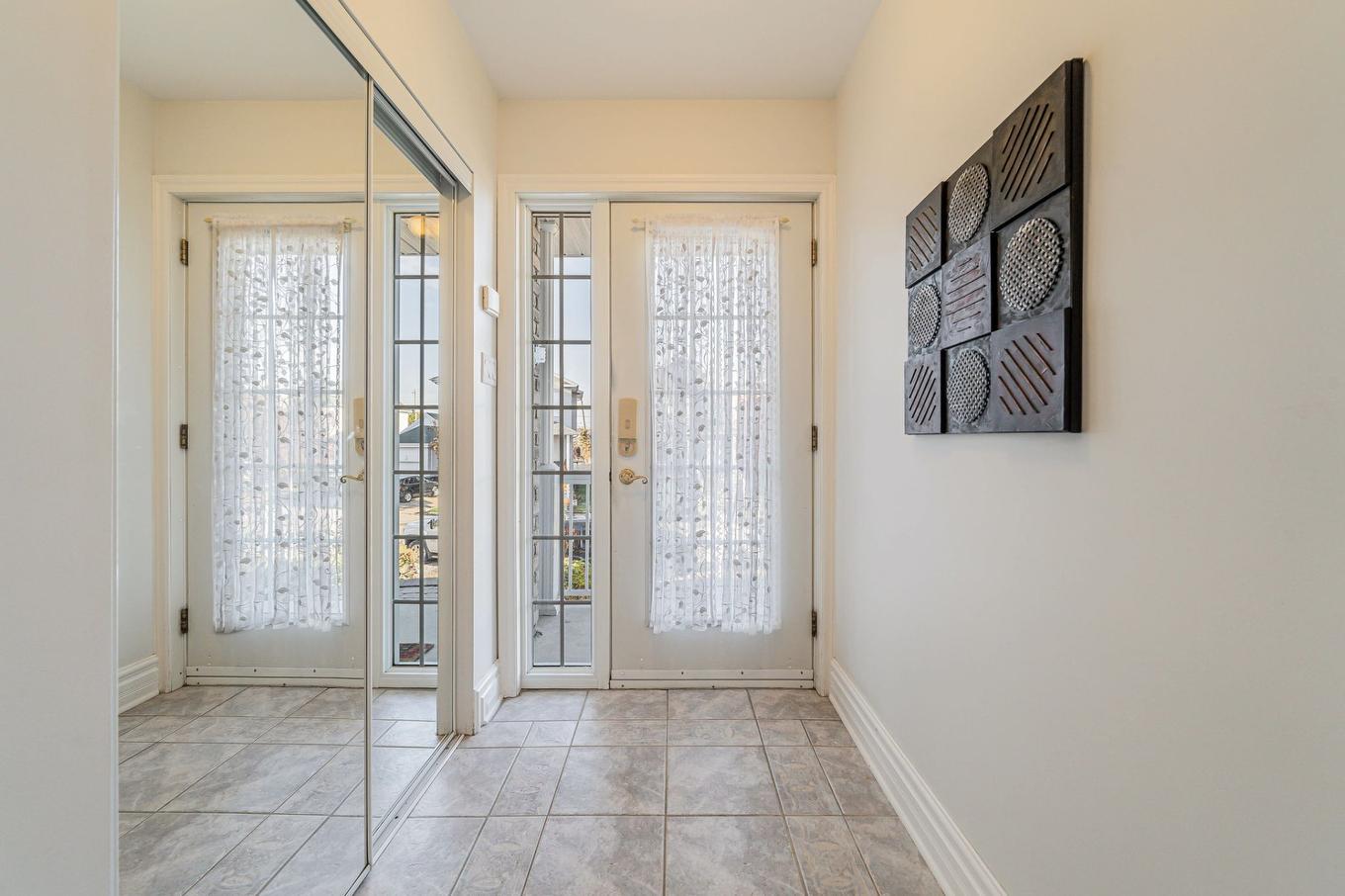 Hall d'entrée/Vestibule - 371 Rue De L'Harmonie, Laval (Duvernay), QC - Indoor Photo Showing Other Room