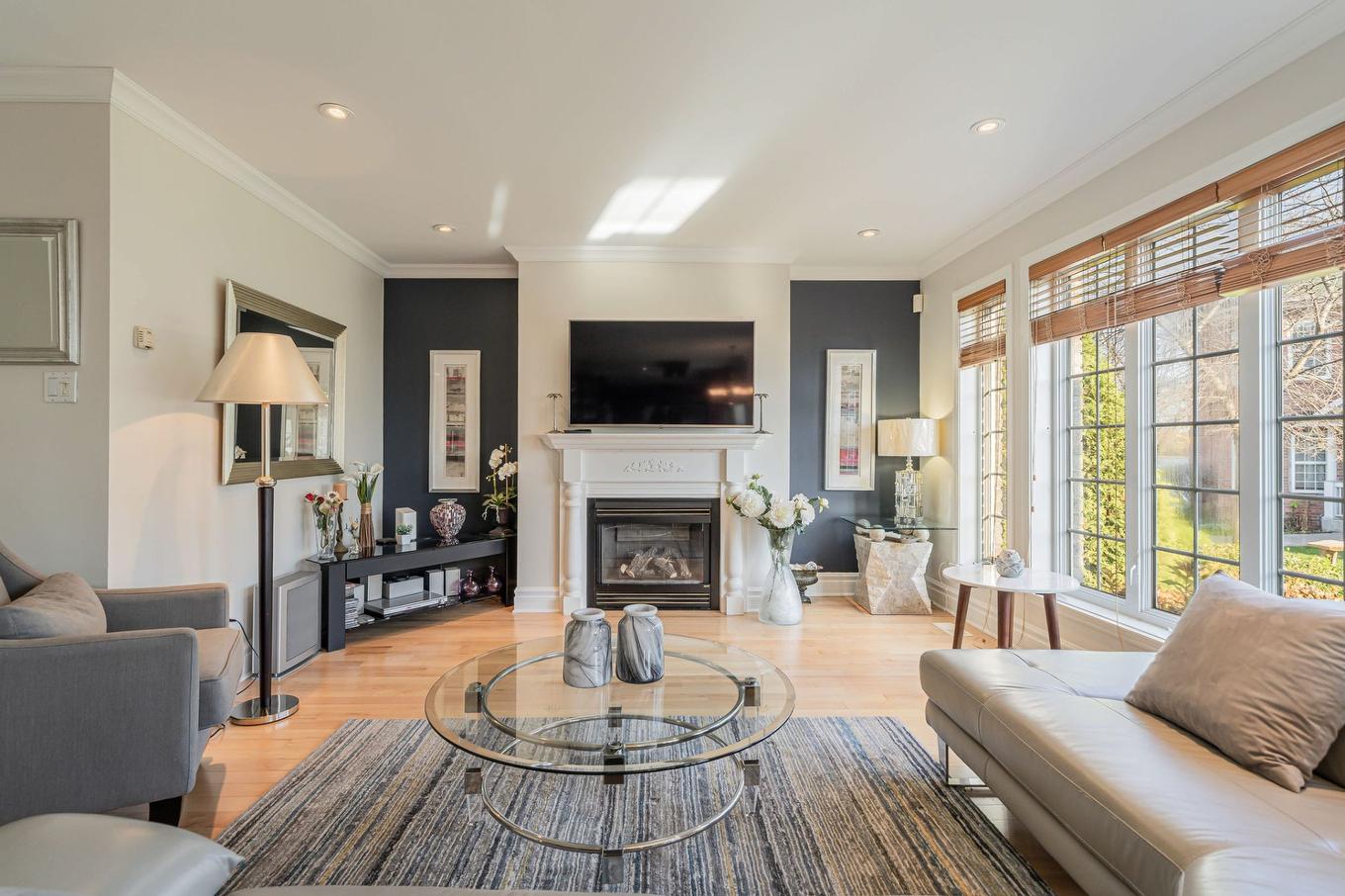 Salon - 371 Rue De L'Harmonie, Laval (Duvernay), QC - Indoor Photo Showing Living Room With Fireplace