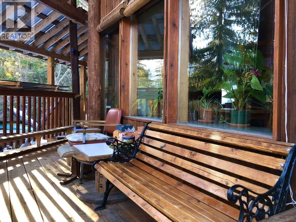 6119 Slocan River Road, Appledale, BC - With Deck Patio Veranda With Exterior
