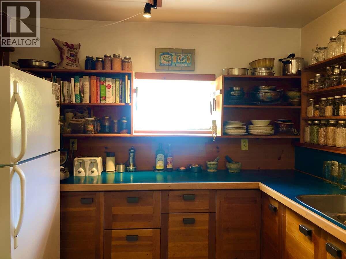 6119 Slocan River Road, Appledale, BC - Indoor