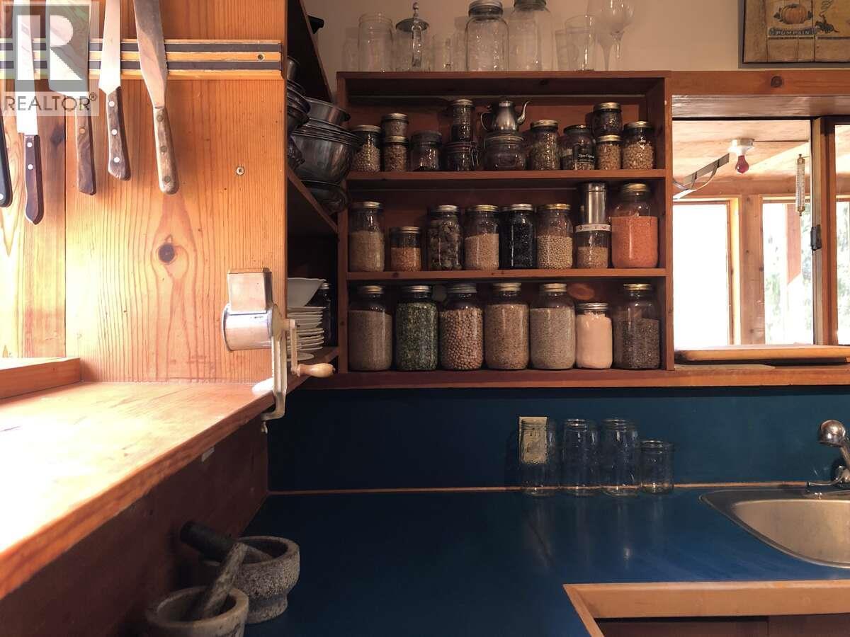 6119 Slocan River Road, Appledale, BC - Indoor