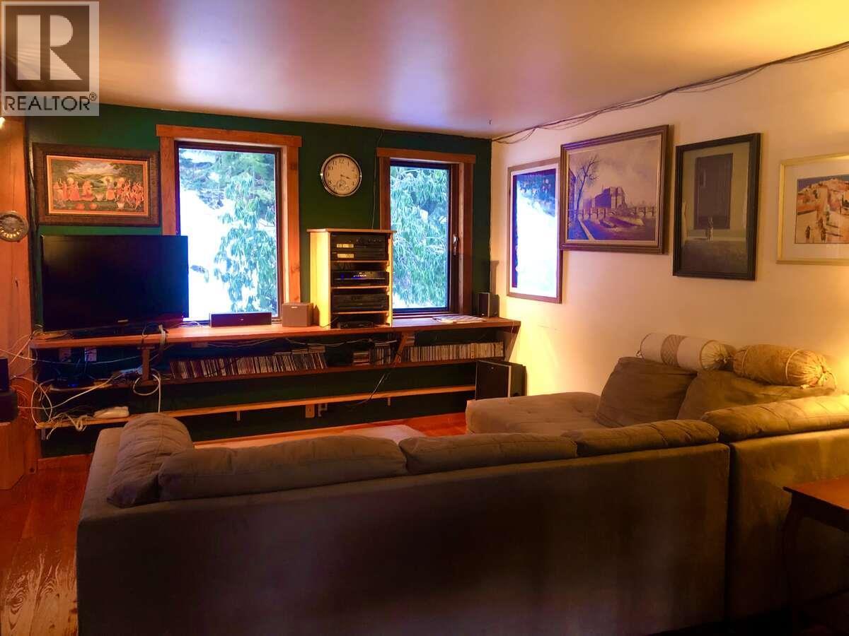 6119 Slocan River Road, Appledale, BC - Indoor