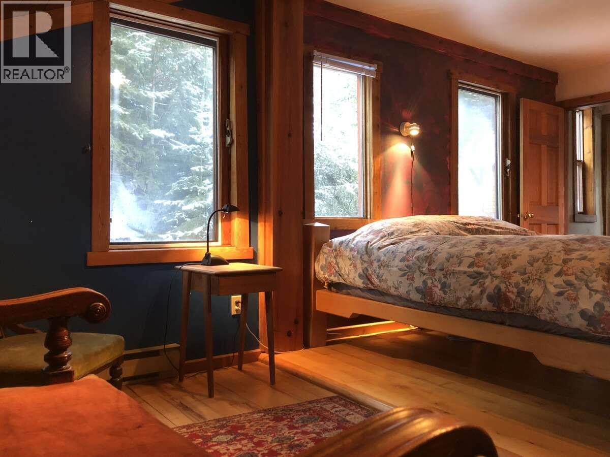 6119 Slocan River Road, Appledale, BC - Indoor Photo Showing Bedroom