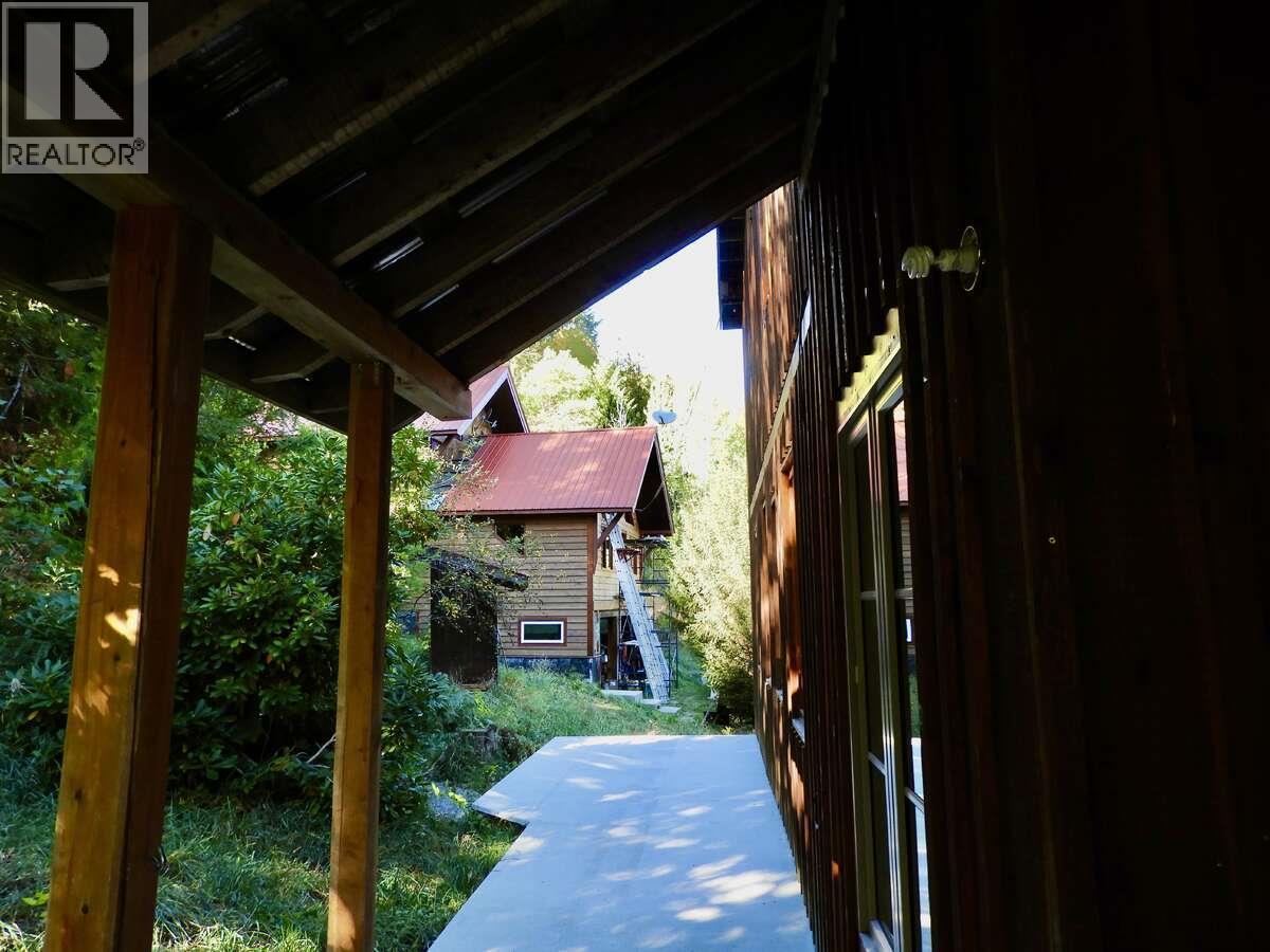 6119 Slocan River Road, Appledale, BC - Outdoor