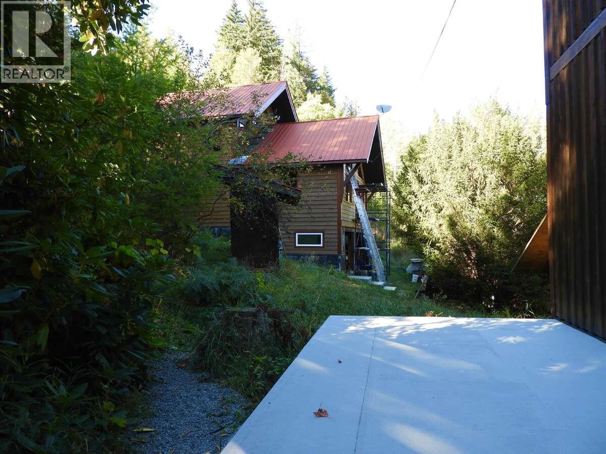 6119 Slocan River Road, Appledale, BC - Outdoor