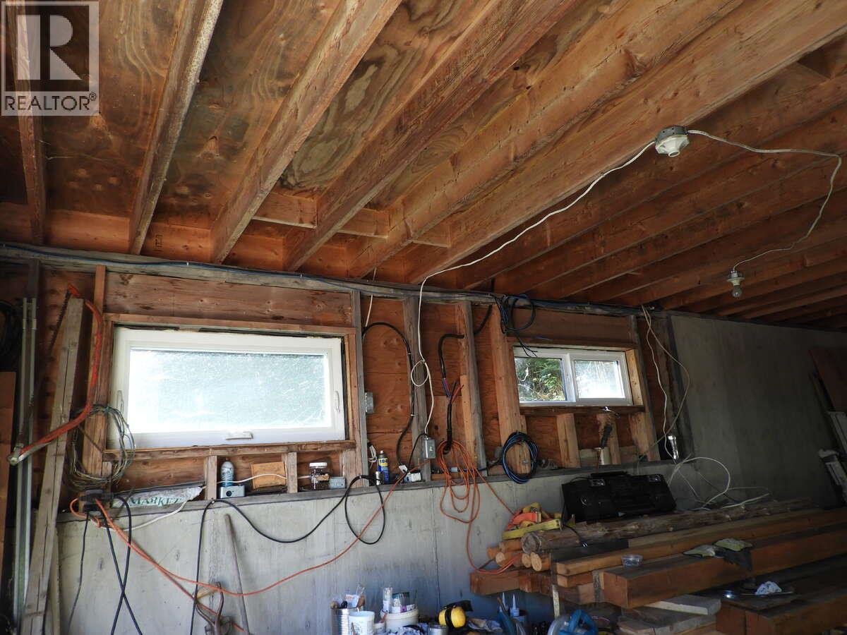 6119 Slocan River Road, Appledale, BC - Indoor