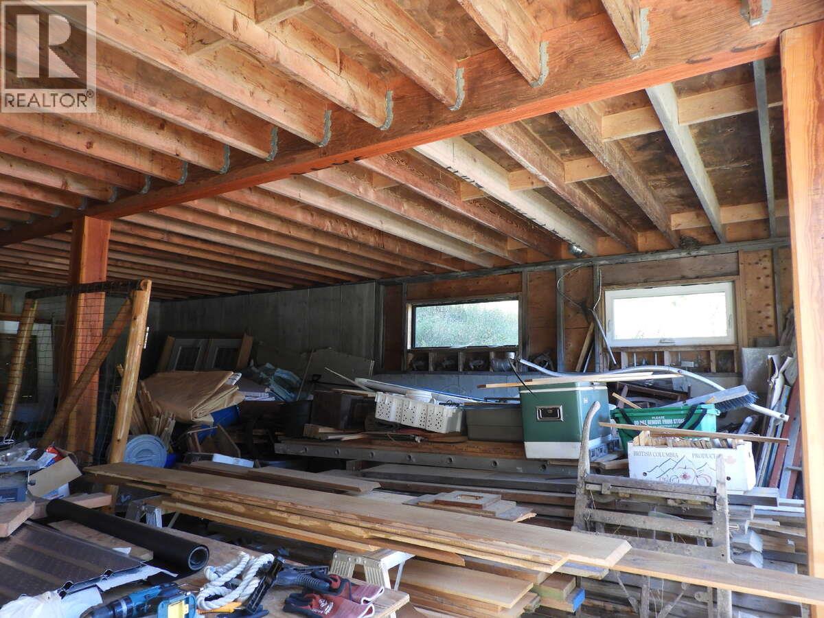 6119 Slocan River Road, Appledale, BC - Indoor