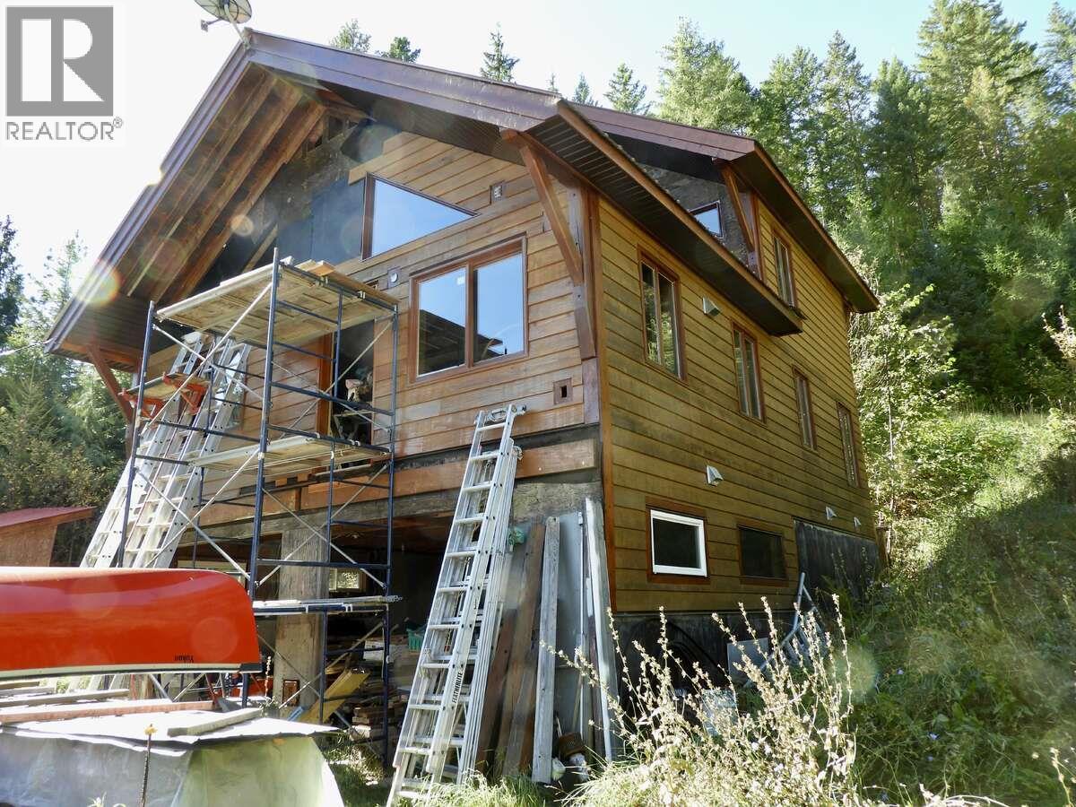 6119 Slocan River Road, Appledale, BC - Outdoor