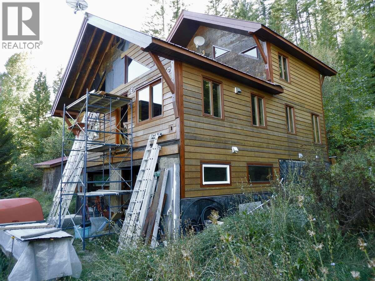 6119 Slocan River Road, Appledale, BC - Outdoor