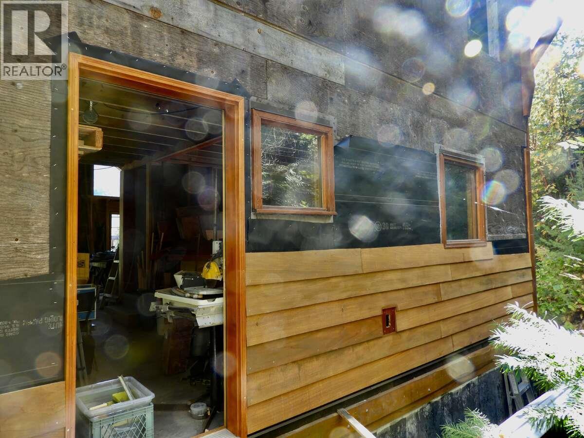 6119 Slocan River Road, Appledale, BC -