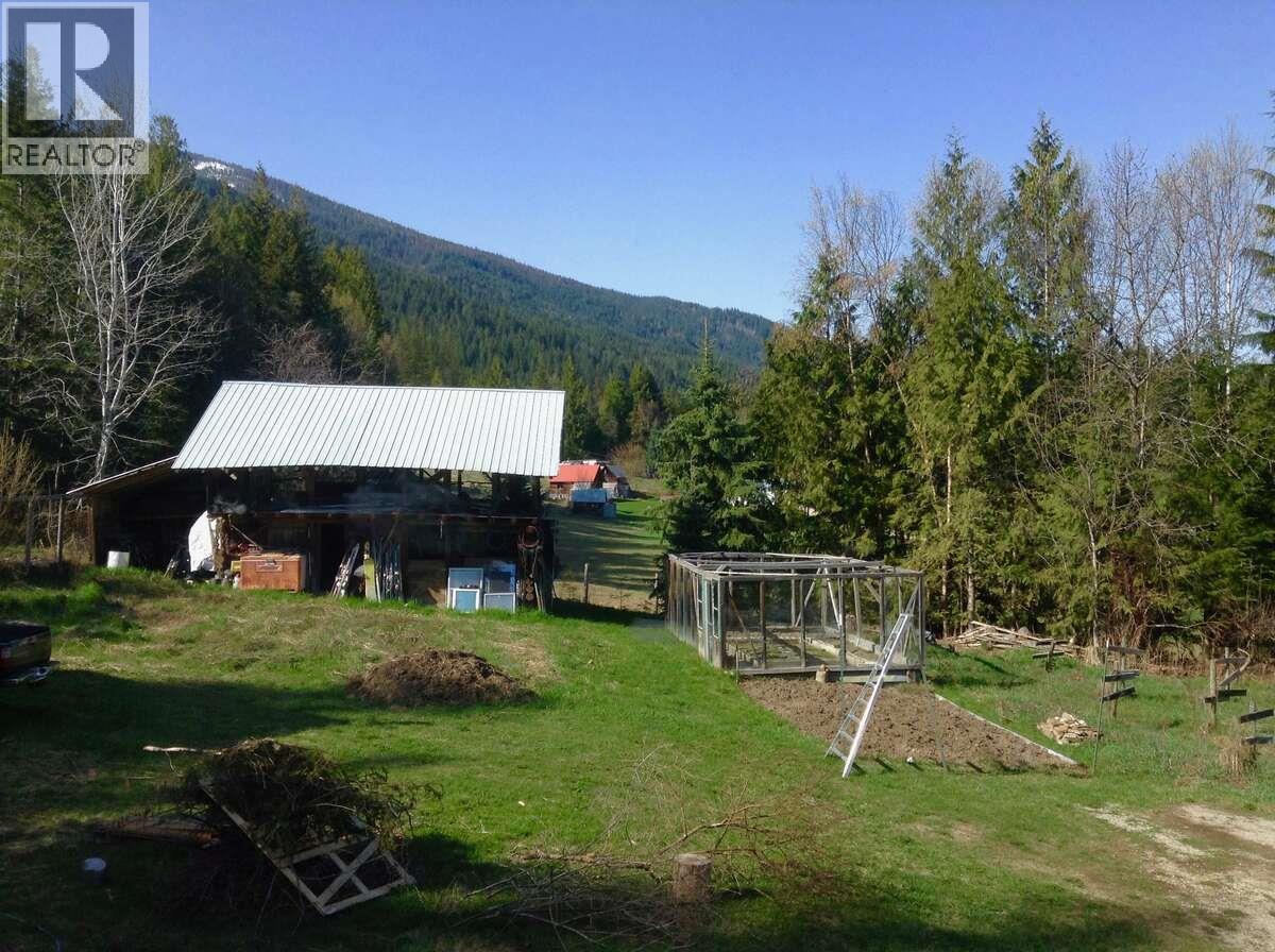 6119 Slocan River Road, Appledale, BC - Outdoor