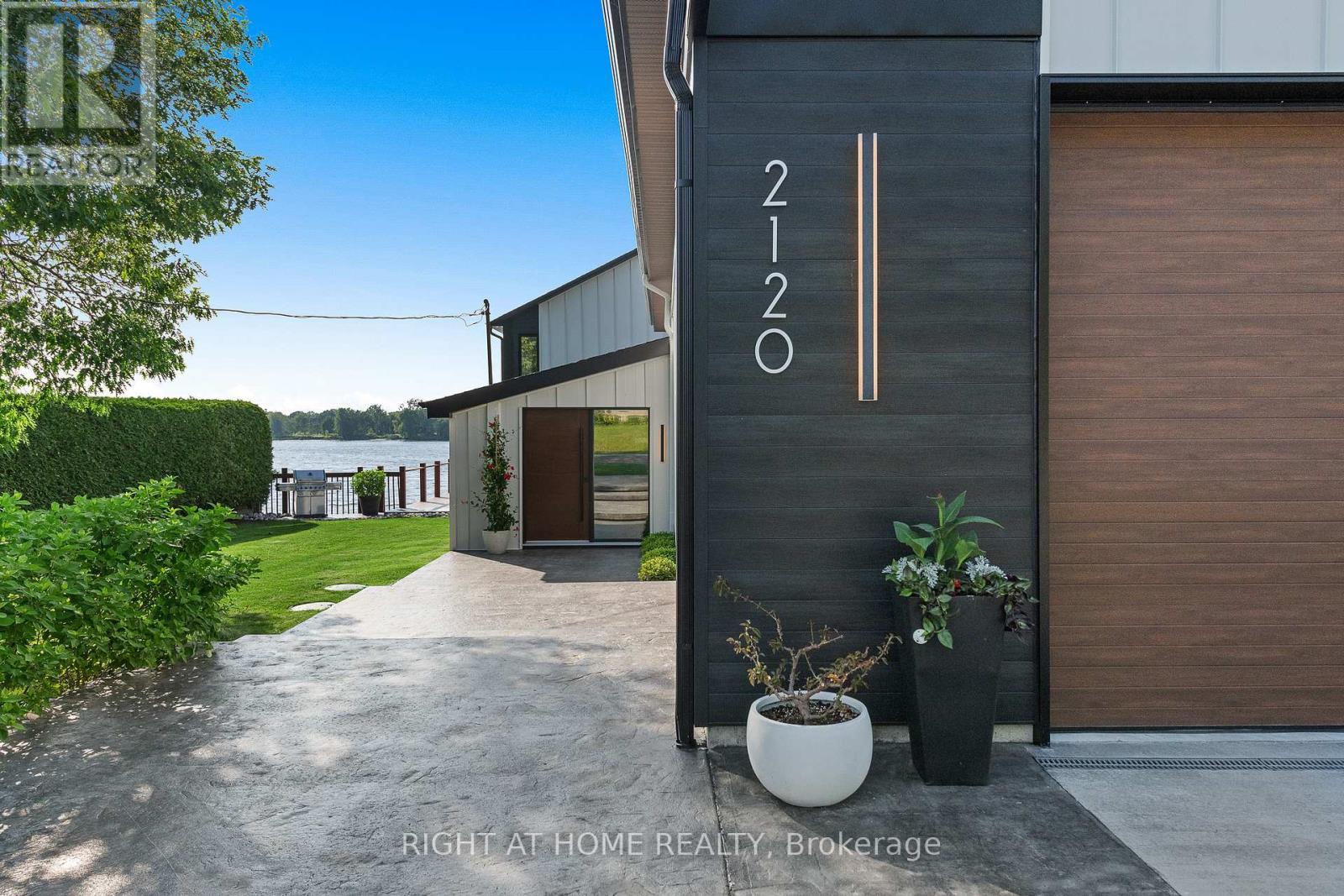 2120 Du Chateau Avenue, Clarence-Rockland, ON - Outdoor