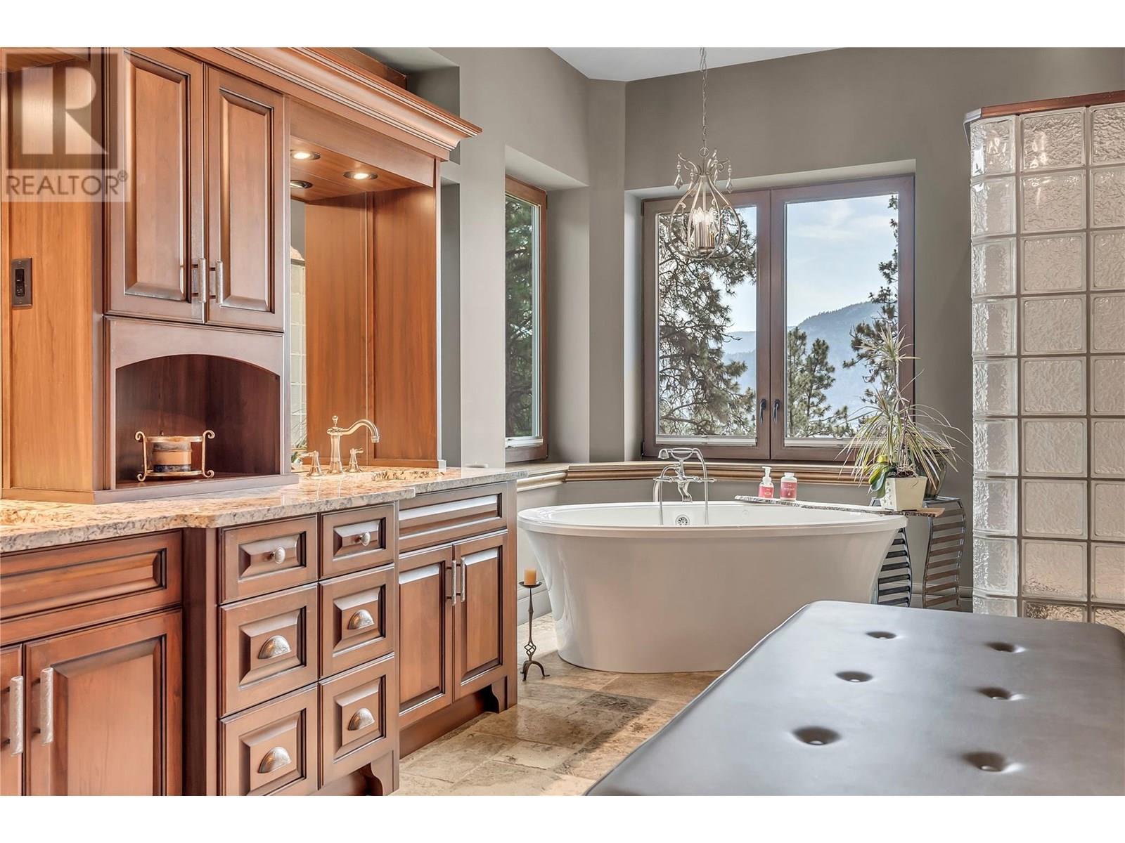 2119 Naramata Road, Naramata, BC - Indoor Photo Showing Bathroom