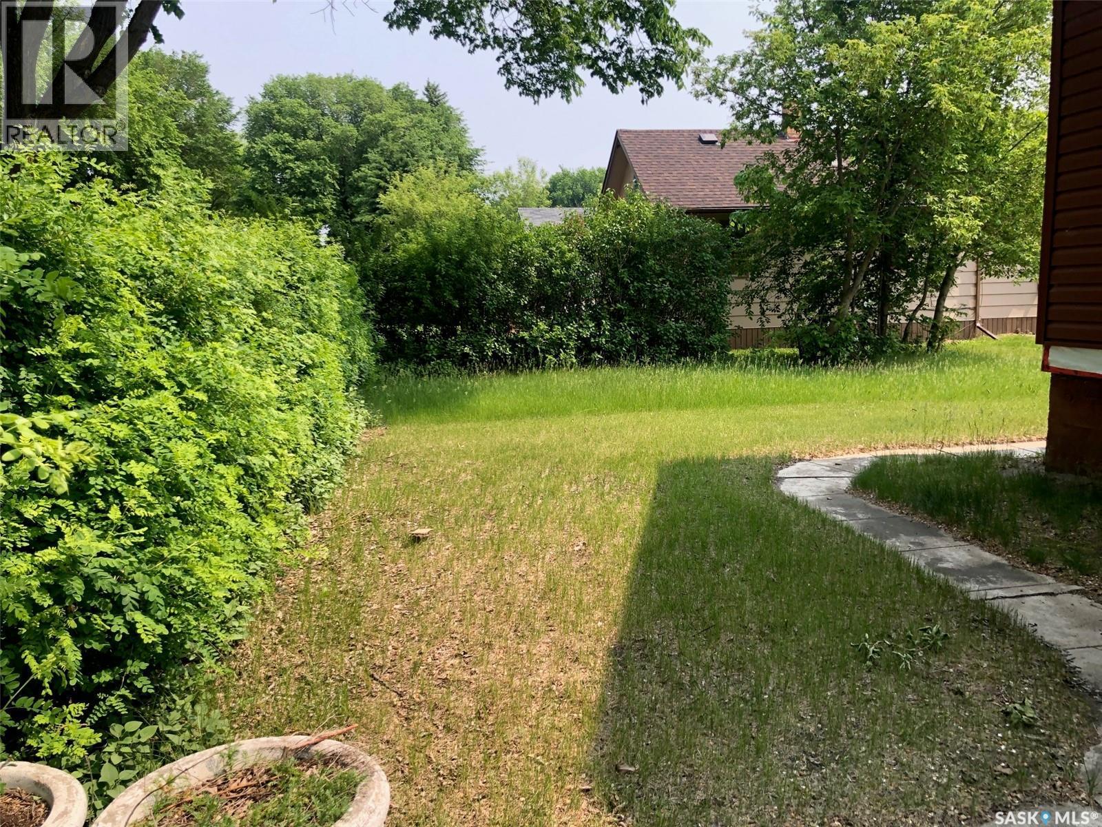 230 2Nd Avenue W, Canora, SK - Outdoor