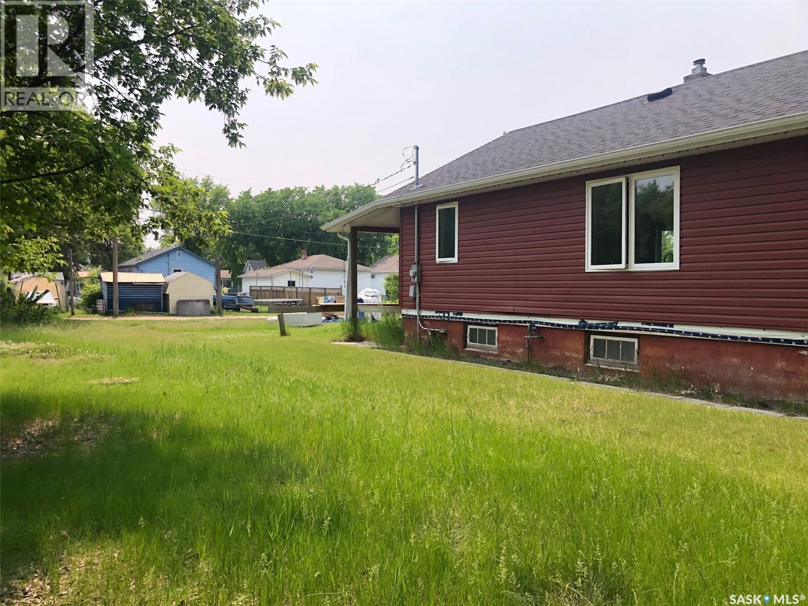 230 2Nd Avenue W, Canora, SK - Outdoor