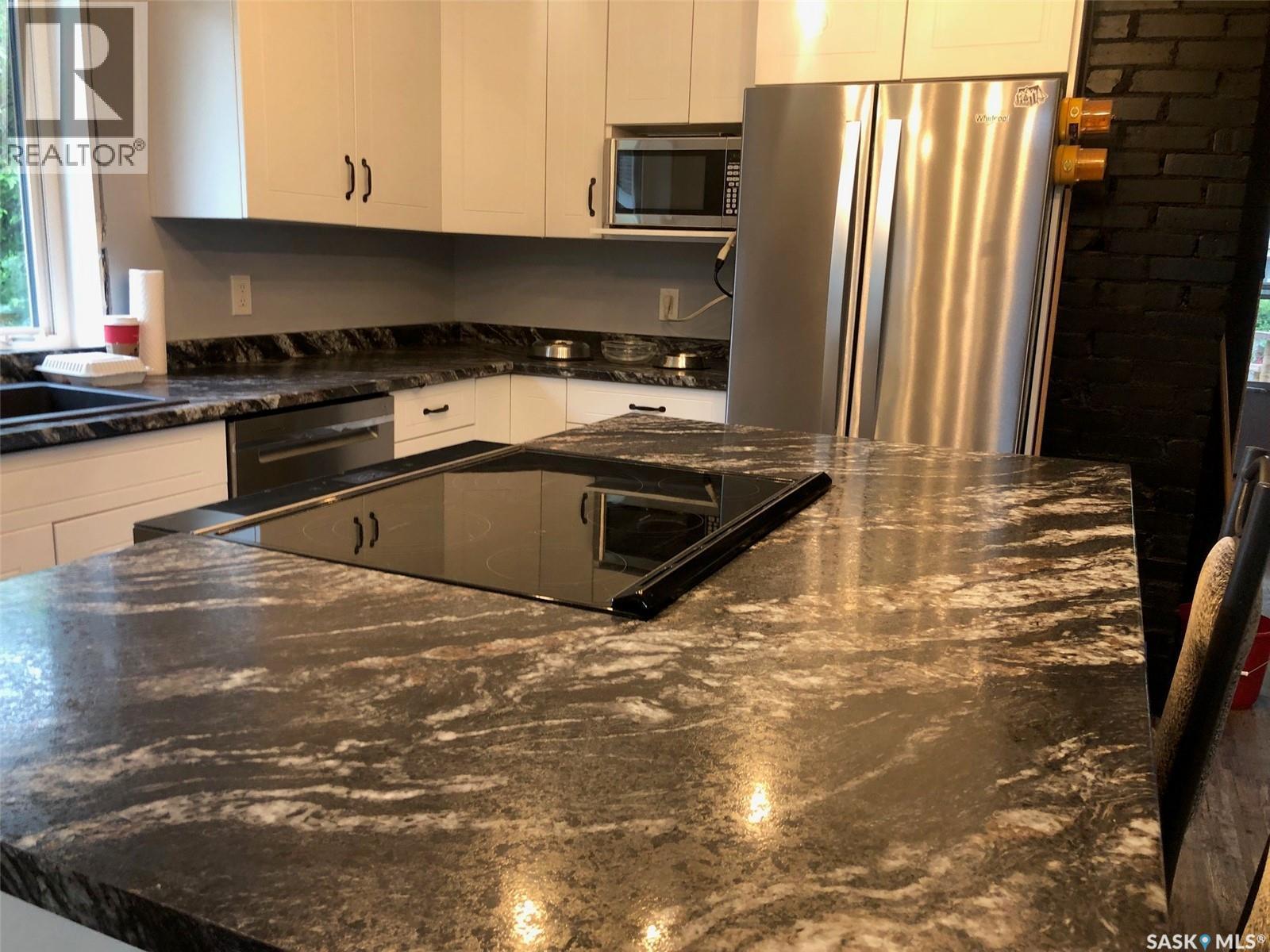 230 2Nd Avenue W, Canora, SK - Indoor Photo Showing Kitchen