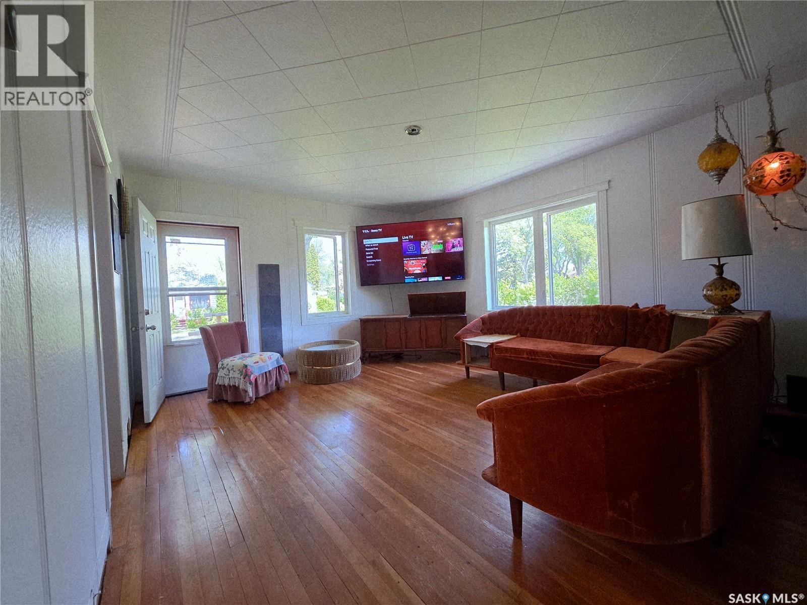 230 2Nd Avenue W, Canora, SK - Indoor