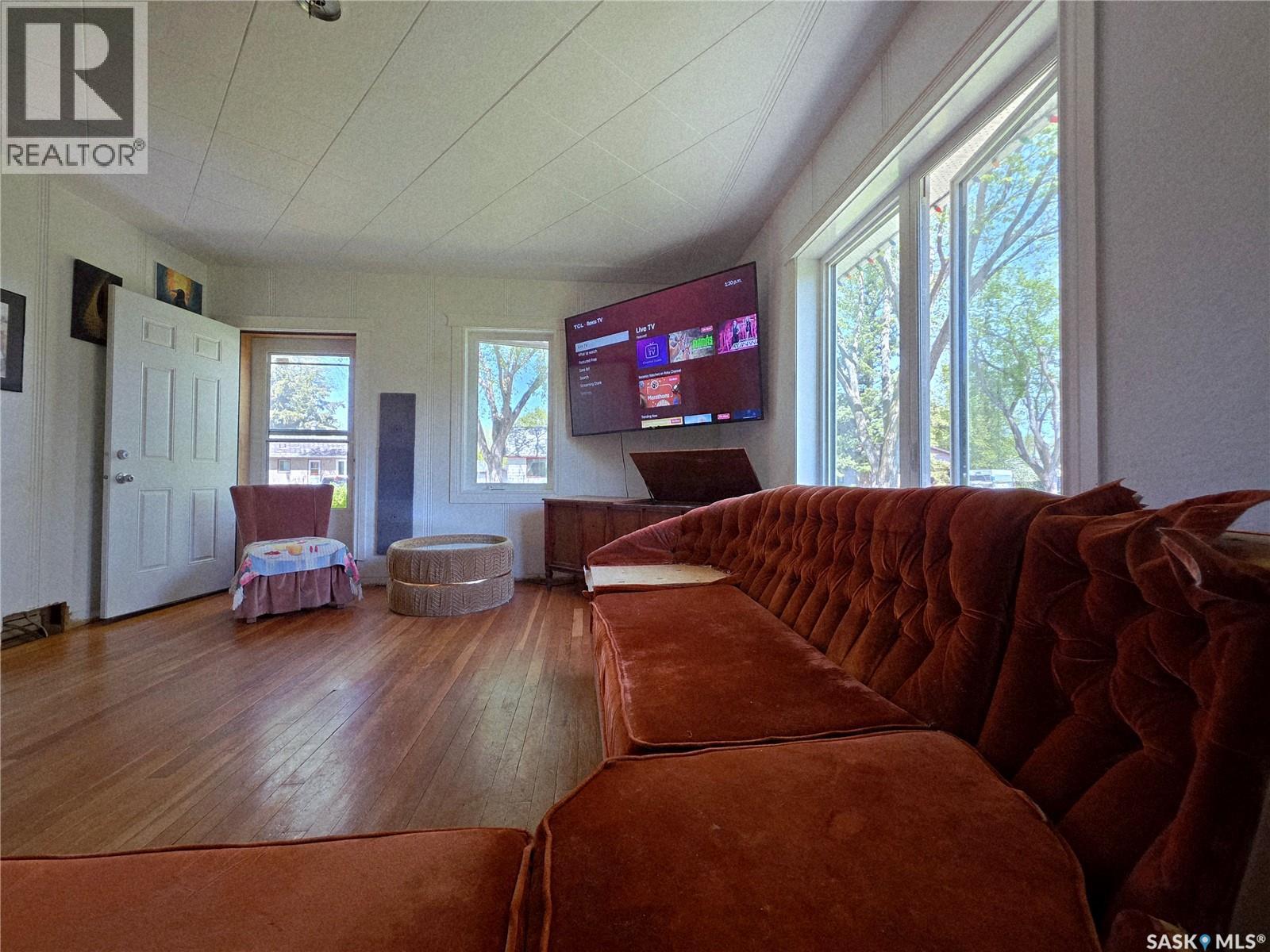 230 2Nd Avenue W, Canora, SK - Indoor