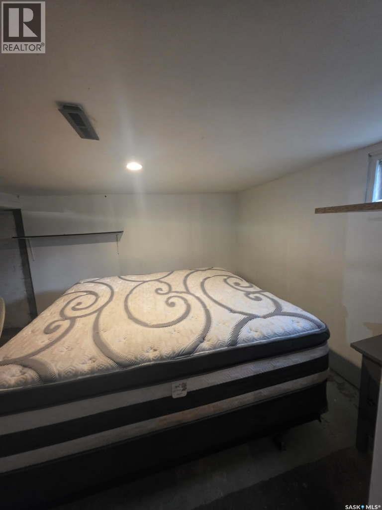 230 2Nd Avenue W, Canora, SK - Indoor Photo Showing Bedroom