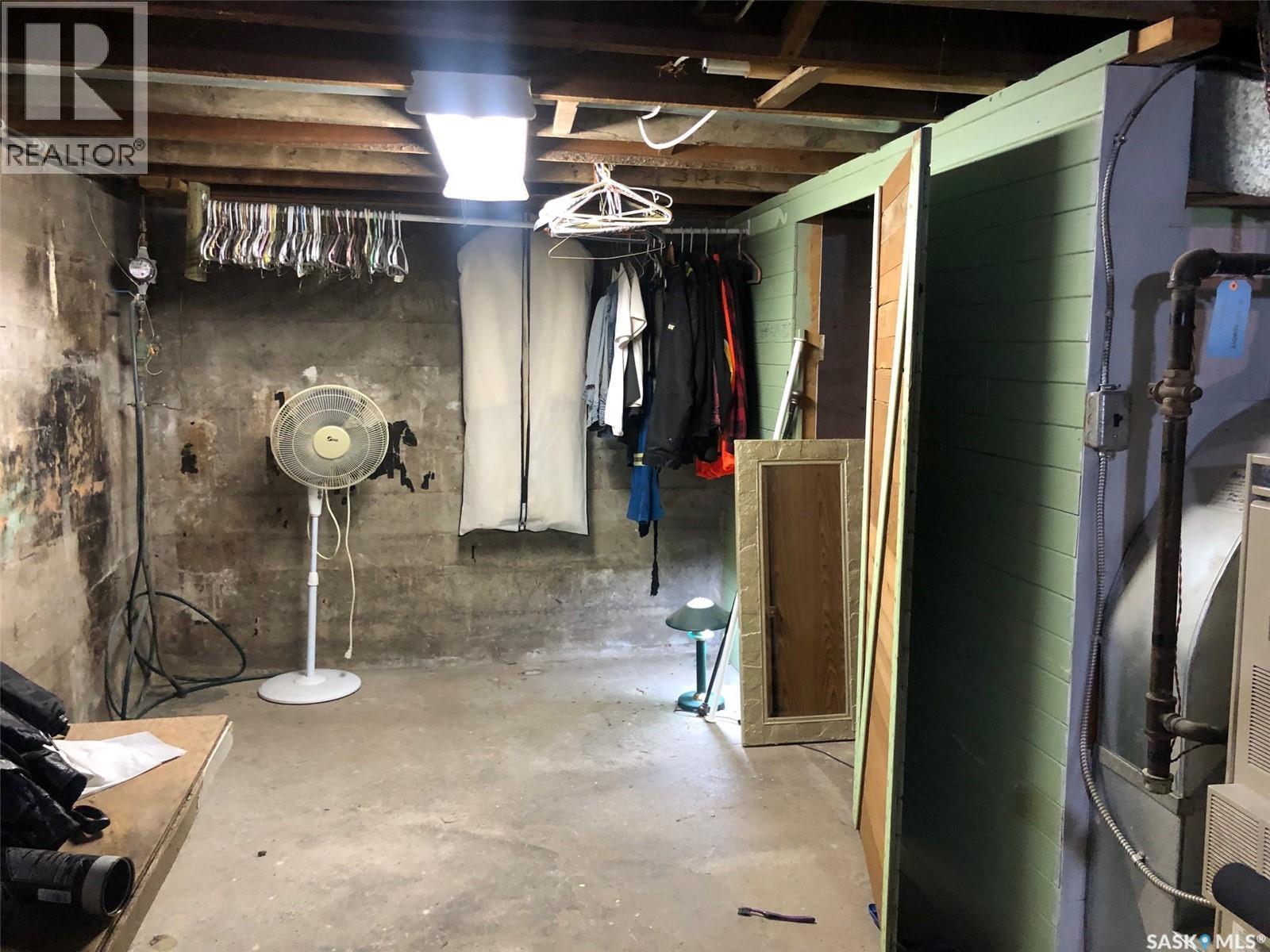 230 2Nd Avenue W, Canora, SK - Indoor Photo Showing Basement